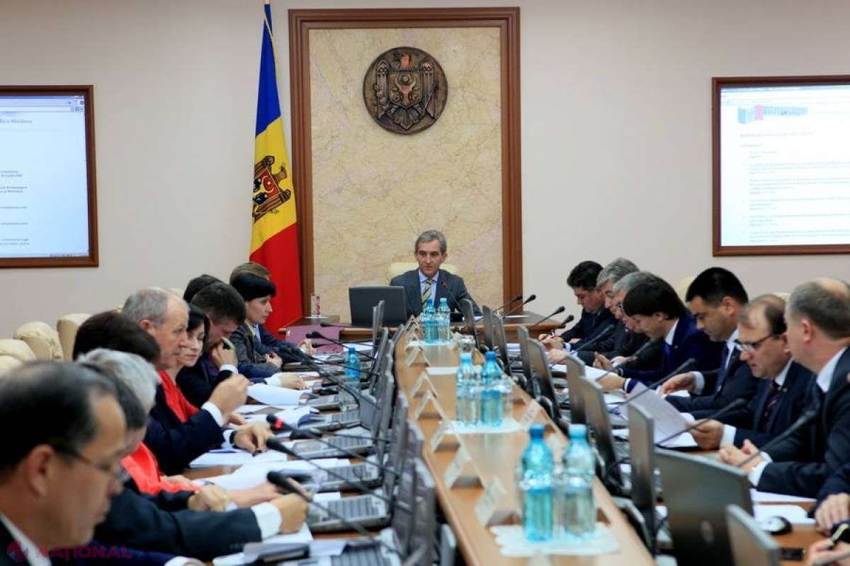 DECIS // Mai mulţi studenţi vor primi bursă socială