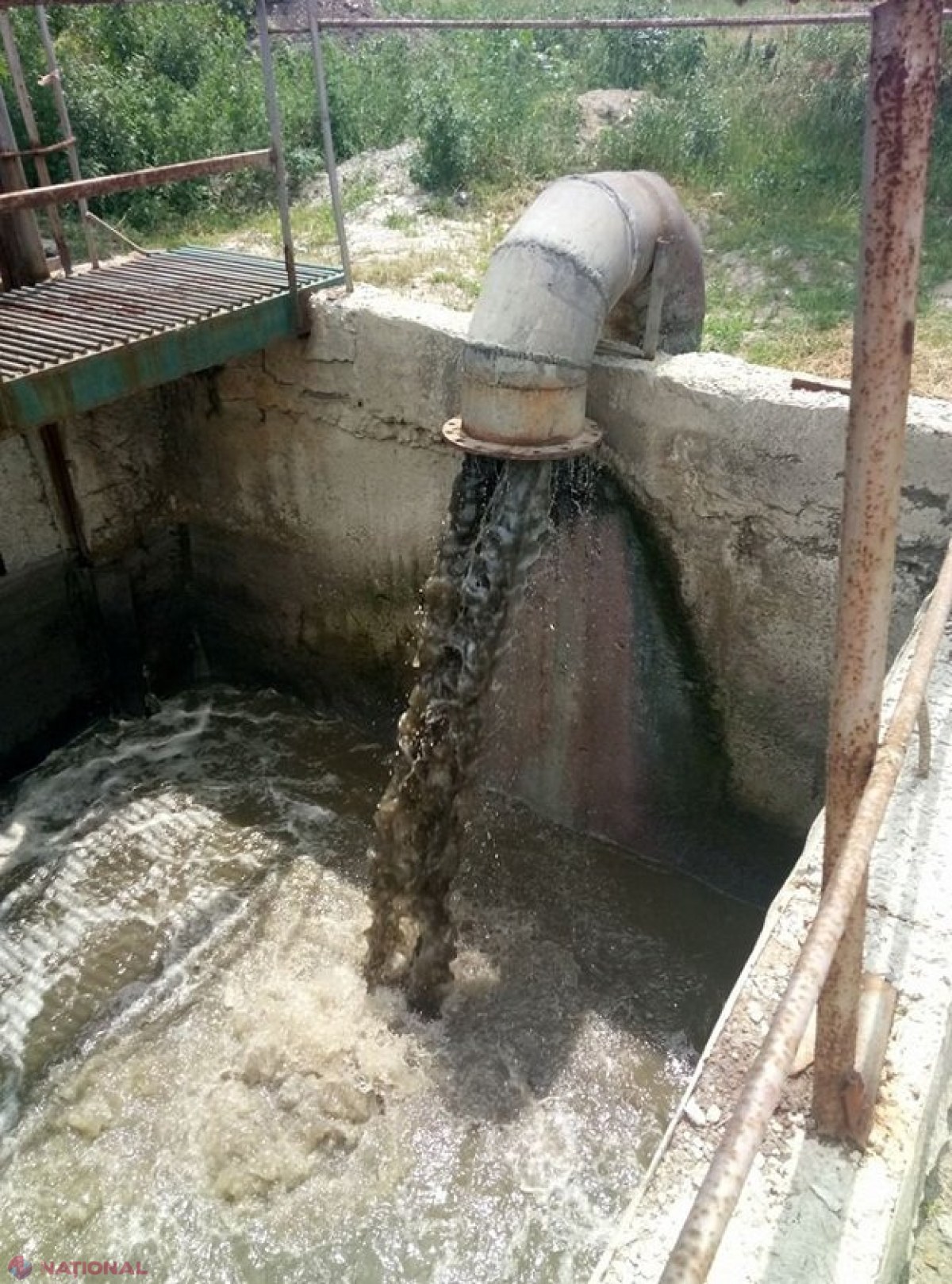 Unde sunt aruncate apele UZATE din gospodăriile care nu dispun de canalizare centralizată: AMENZI pentru deținătorii de autovindaje care aruncă deșeurile în natură