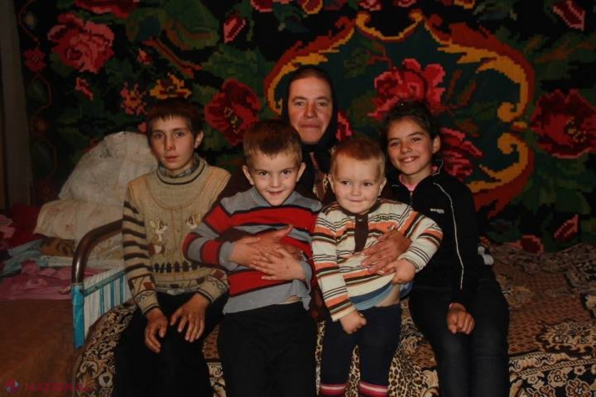 Îngrijesc de copiii vecinilor. Li s-a rupt inima când i-au văzut în ce hal erau