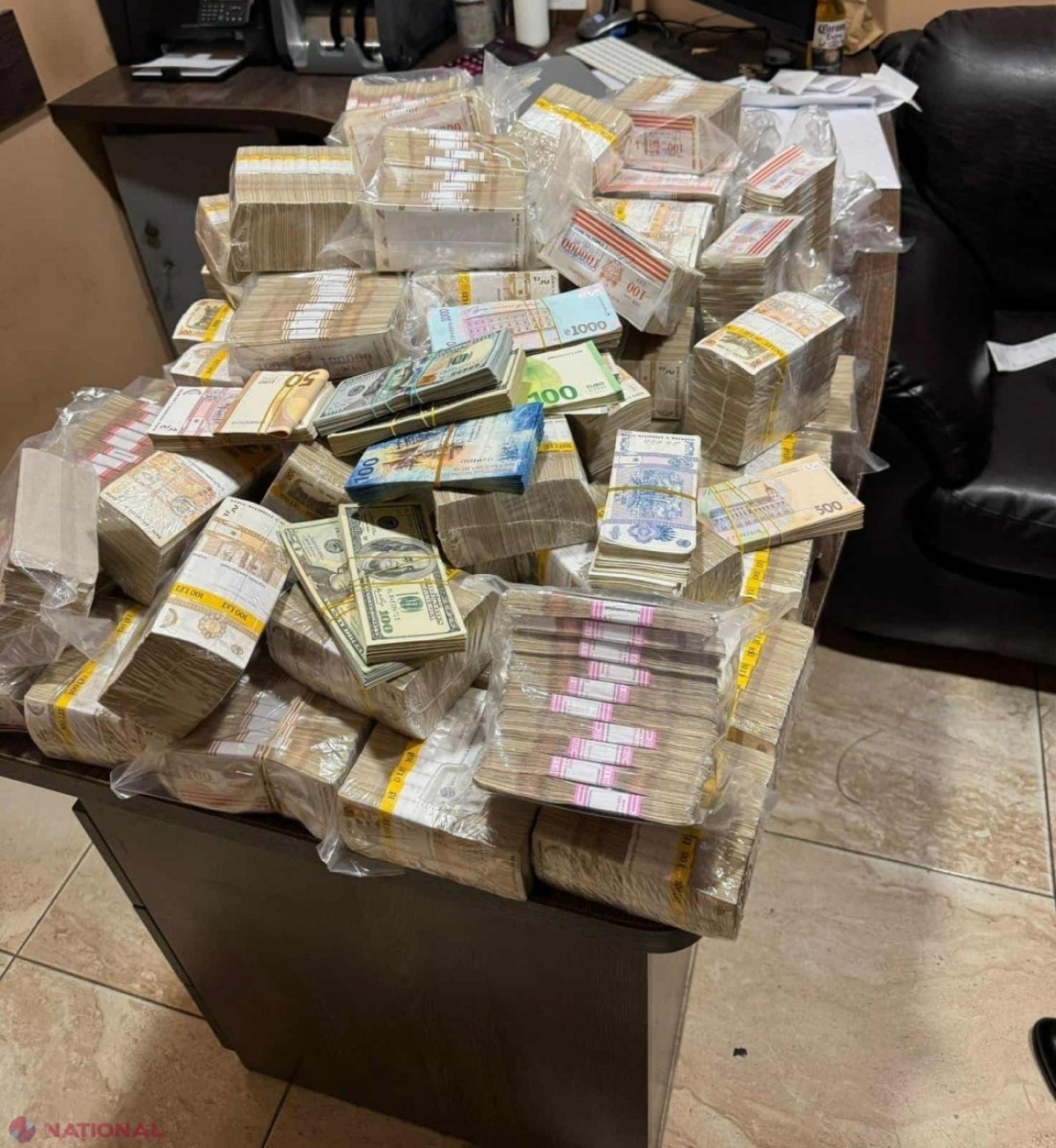 VIDEO // Saci cu BANI la propriu, pentru cumpărarea VOTURILOR la alegerile parlamentare. Kremlinul s-a pregătit serios pentru ULTIMA bătălie, în vederea preluării controlului în R. Moldova