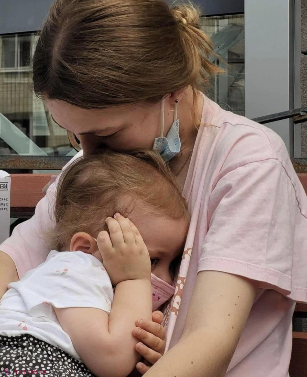 VIDEO, FOTO // Momentul în care RACHETA lui Putin face una cu pământul un SPITAL pentru copii din Kiev. Unii micuți bolnavi de cancer nu au avut nicio șansă: „Există oameni sub dărâmături şi numărul exact al victimelor este în prezent necunoscut”