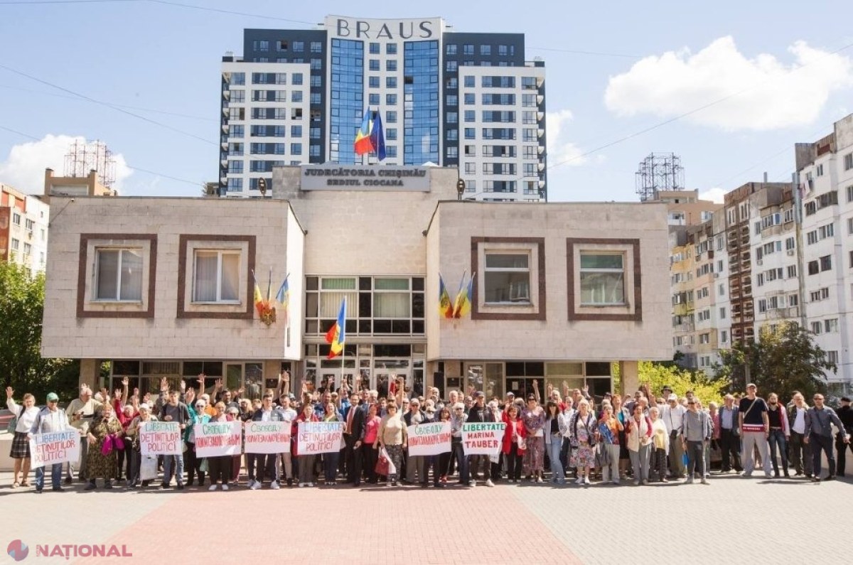 Membrii Partidului „ȘOR” au protestat la Judecătoria Chișinău. Aceștia contestă 