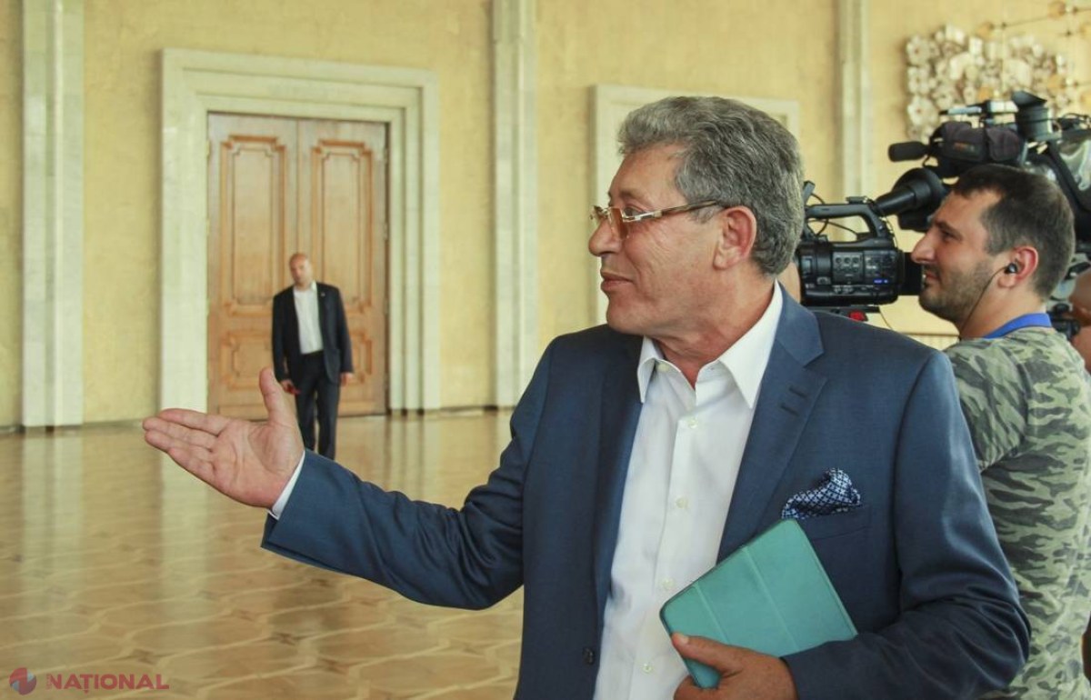 VIDEO // PL a colectat minimum 15 mii de semnături pentru candidatura lui Mihai Ghimpu. Grupul de inițiativă a venit la CEC