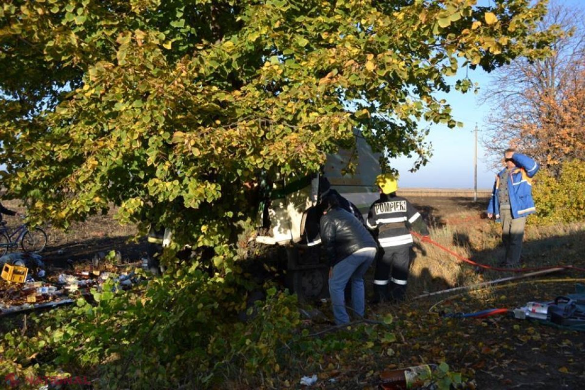 Foto // ACCIDENT la Orhei.  Un autocamion a ajuns în șanț