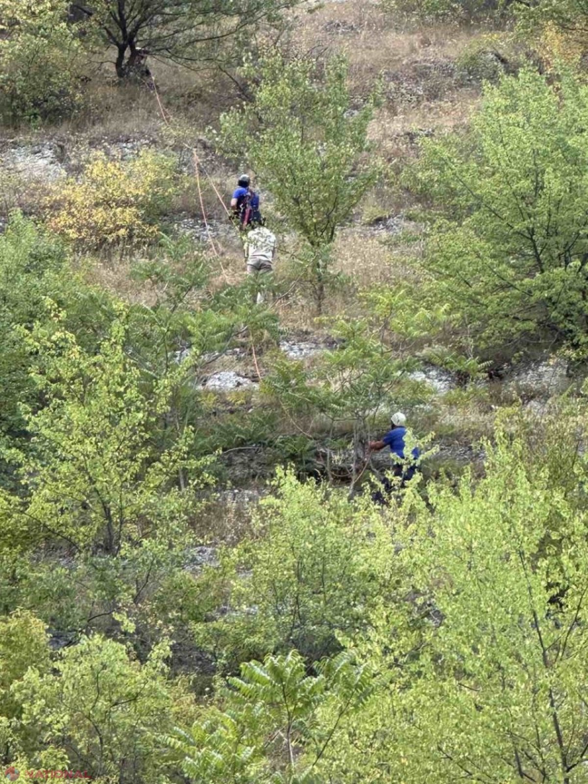 FOTO Un bărbat a rămas blocat pe o stâncă de la Butuceni, Orhei