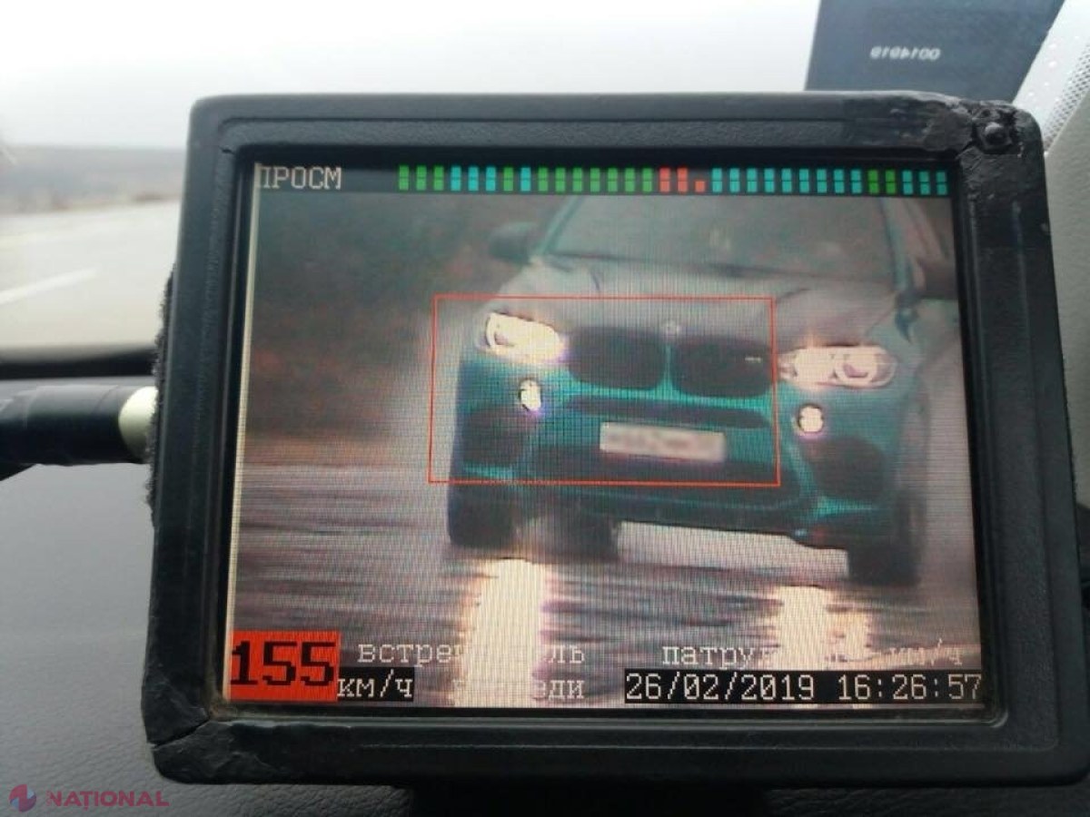 FOTO // Un „BMW X6”, surprins cu 155 km/h lângă Chișinău: Cine era vitezomanul prins tocmai la Cimișlia, după o cursă nebună