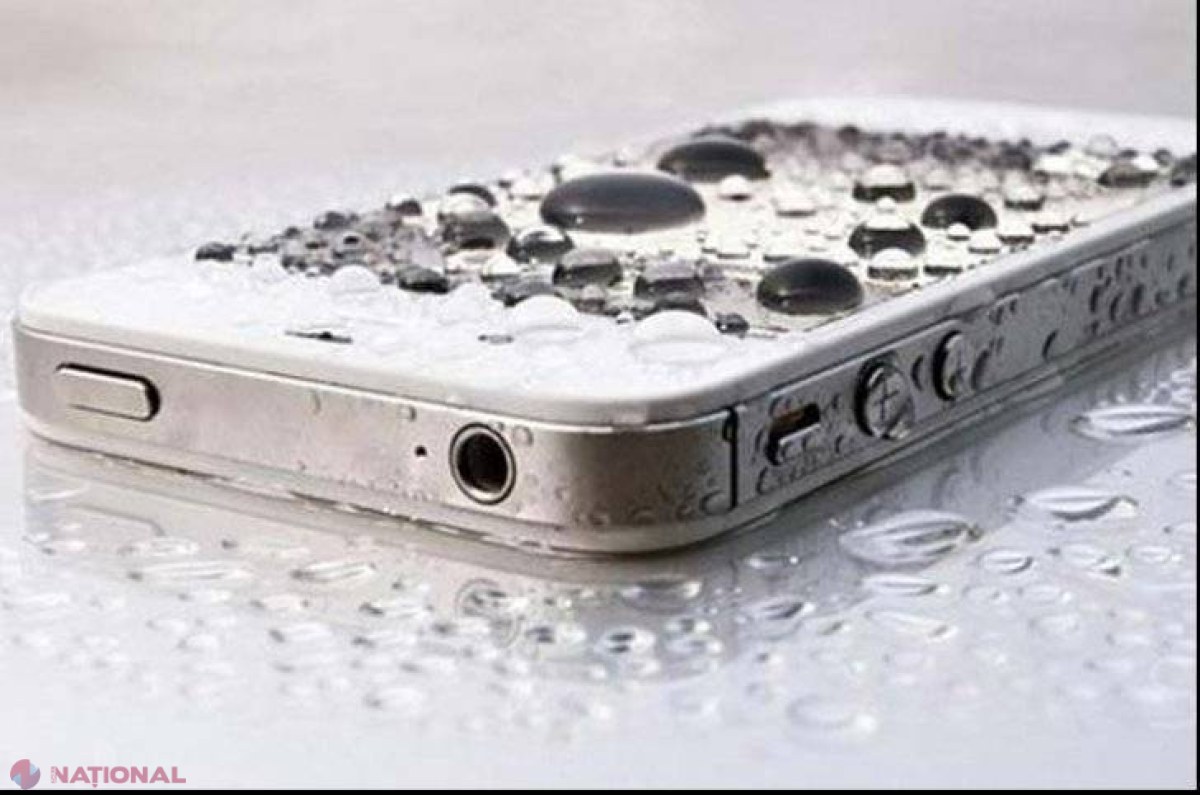Ai turnat apă, suc sau bere pe un telefon? Cum îl salvezi  