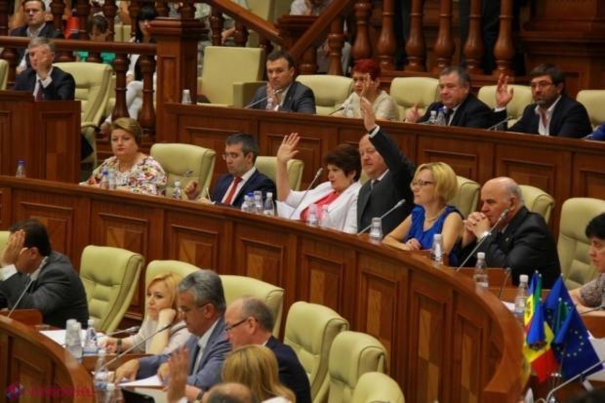 VIDEO // Moțiunea socialiștilor împotriva MAEIE legată de expulzarea diplomaților ruși, în AER. În sală nu au mai rămas deputați