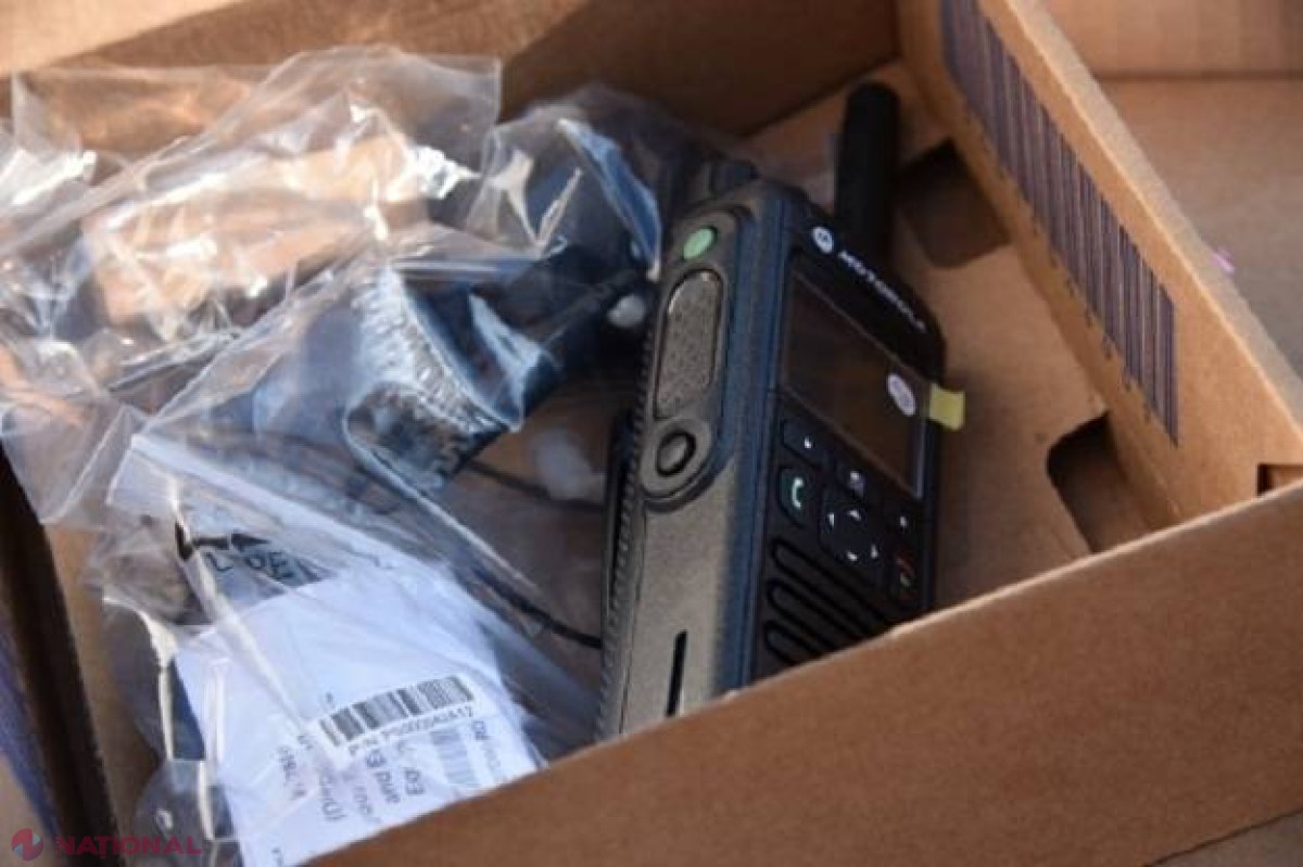 ECHIPAMENT NOU: Polițiștii din R. Moldova vor putea efectua apeluri telefonice în mai puțin de trei secunde, cu grad înalt de securizare