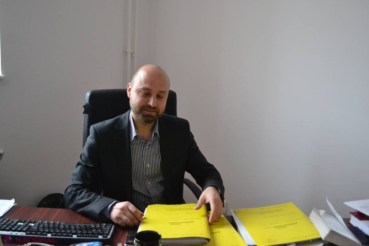 EXEMPLU demn de urmat // Judecătorul care VINE CU BICICLETA la serviciu