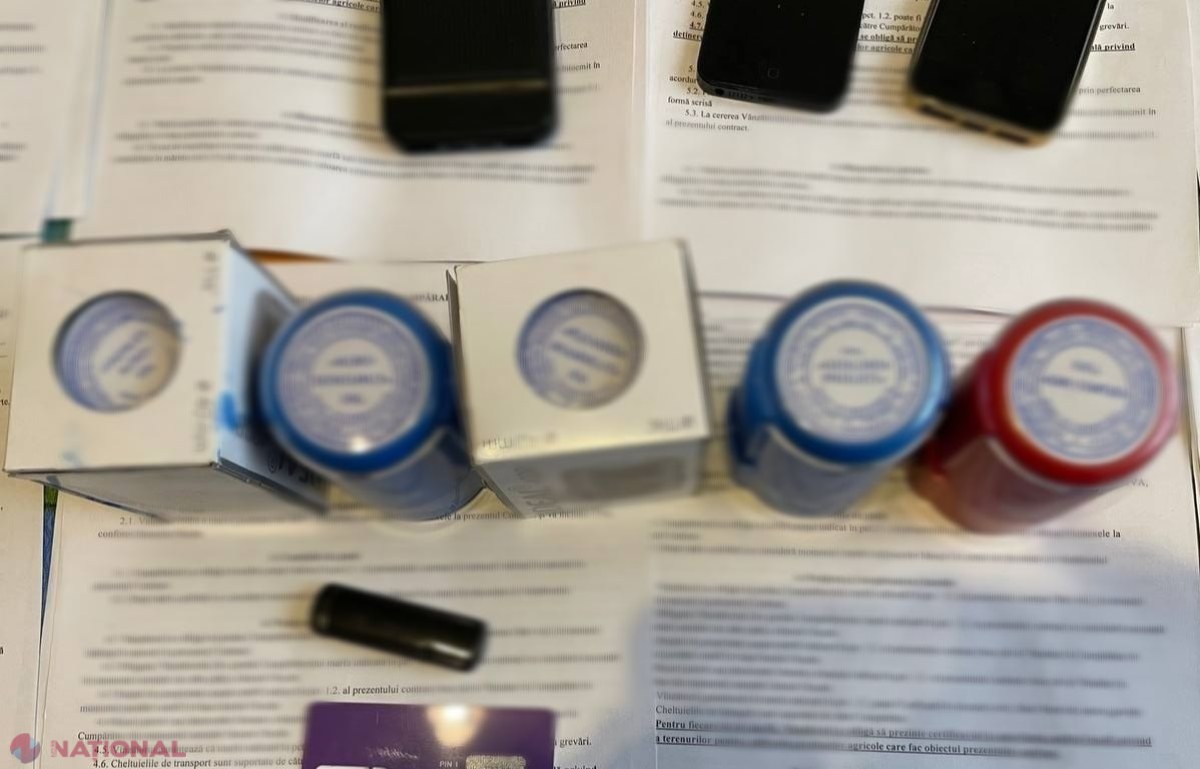 Escrocii cu „ȘTAMPILE” de la nordul R. Moldova, care au lăsat fără produse cerealiere și fără bani peste 25 de agenți economici, au ajuns pe banca acuzaților. Șase persoane coordonau SCHEMA din penitenciar
