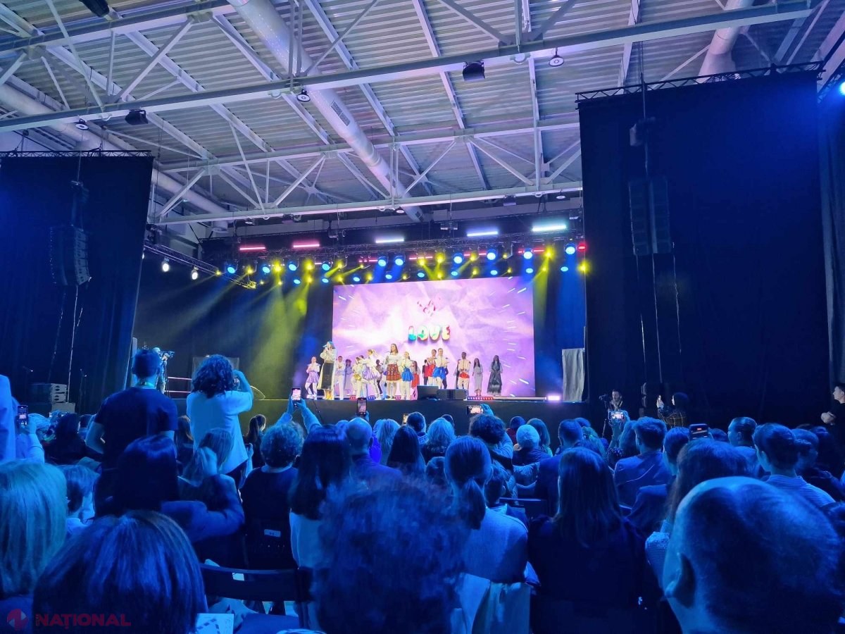 VIDEO, FOTO // Explozie de culoare și TALENT la cea de-a 21-a ediție a Festivalului Internațional de Limbă și Cultură. Peste 100 de elevi din 11 state, inclusiv R. Moldova, au încântat spectatorii găzduiți de „Lumina Sport Arena” din București