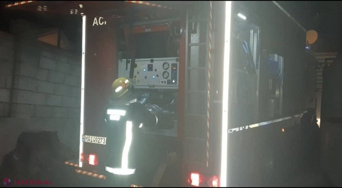 O casă de la Patricani a luat foc astă-noapte: Cinci persoane, scoase în ultimul moment din flăcări, iar două au ajuns la spital