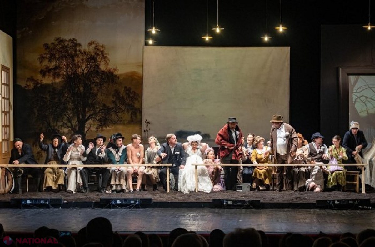 Cea de-a noua ediție a Reuniunii Teatrelor Naționale Românești s-a încheiat duminică, la Chișinău, cu o premieră la Teatrul „Luceafărul”: „Spectacole de o înaltă ținută scenică, cu nume de legendă și cu evenimente vibrante de excepție”