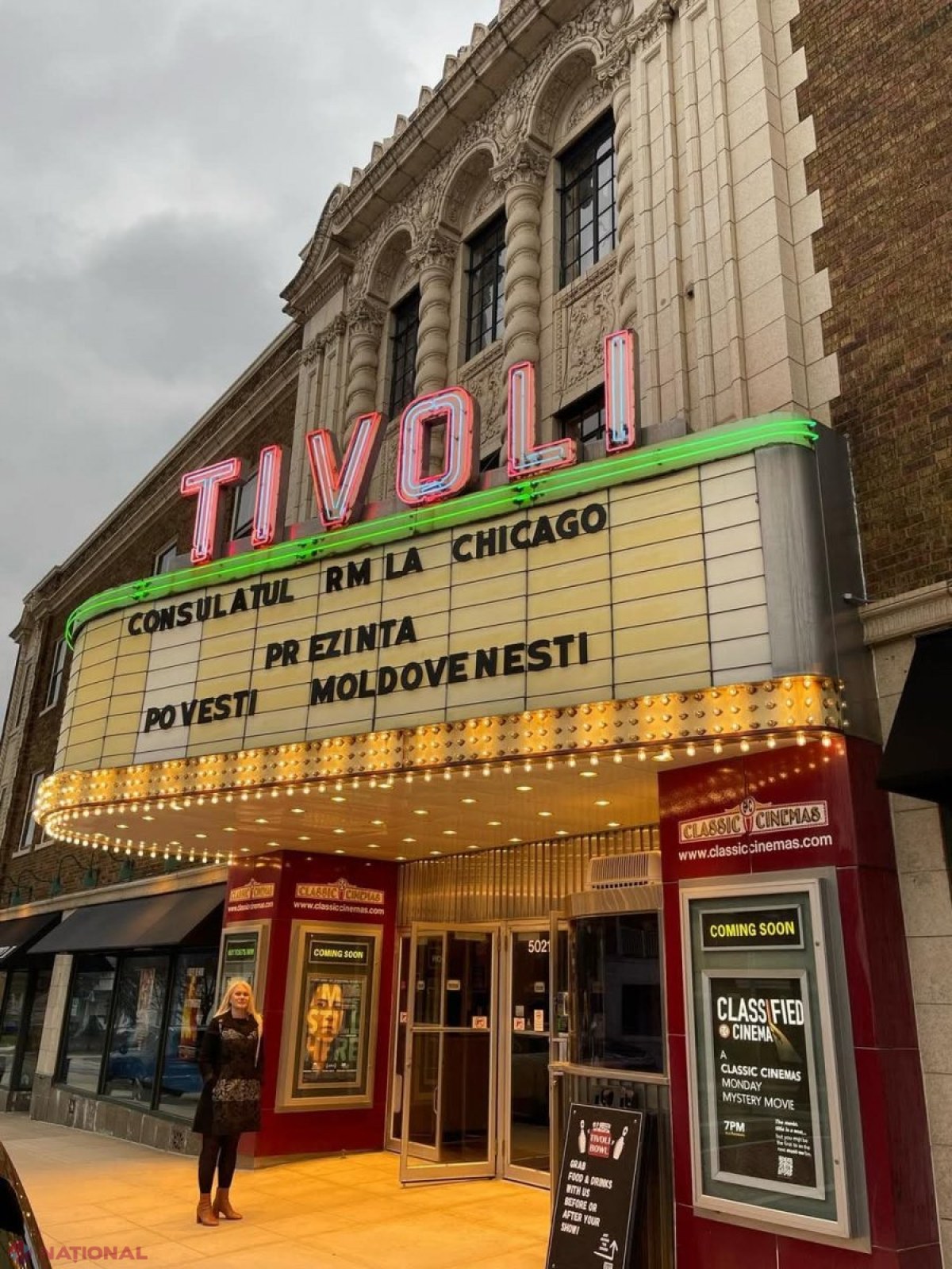 FOTO // Diaspora din SUA beneficiază de serviciile a două CONSULATE noi - cel din Chicago și Sacramento. Moldovenii din Chicago au încins o HORĂ în fața consulatului 