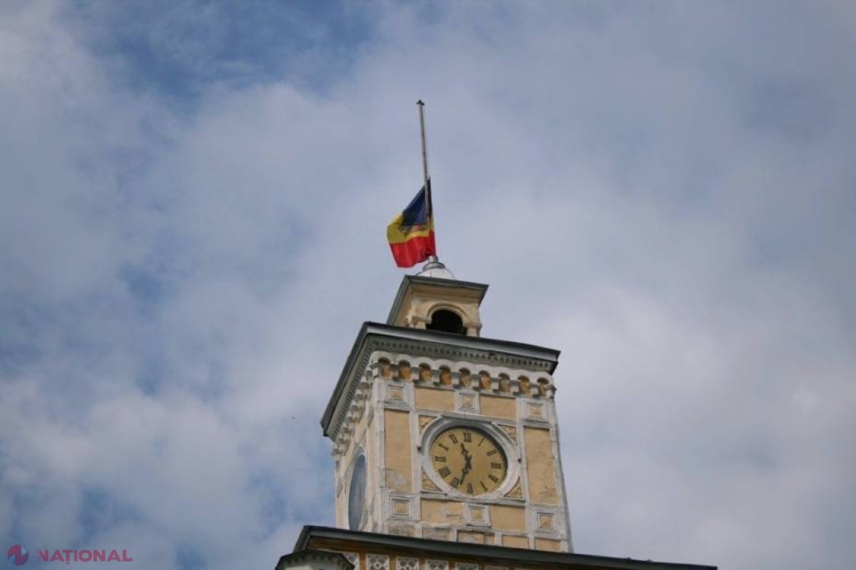 DOLIU // Drapele coborâte în bernă pe malul stâng al Prutului, în memoria victimelor tragediei de la Cantemir