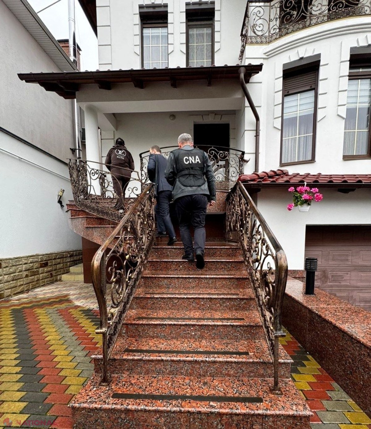INTERCEPTĂRI // Șase angajați ai Postului Vamal Leușeni, cercetați penal pentru corupție sistemică. Schema pusă la cale le aduceau venituri substanțiale. „Da aici îi așa, în 10 minute ești plecat, plătit”