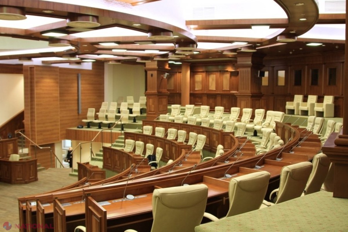 SONDAJ // Trei PARTIDE și două blocuri electorale în viitorul Parlament. PAS este aproape să-și asigure din nou MAJORITATEA parlamentară