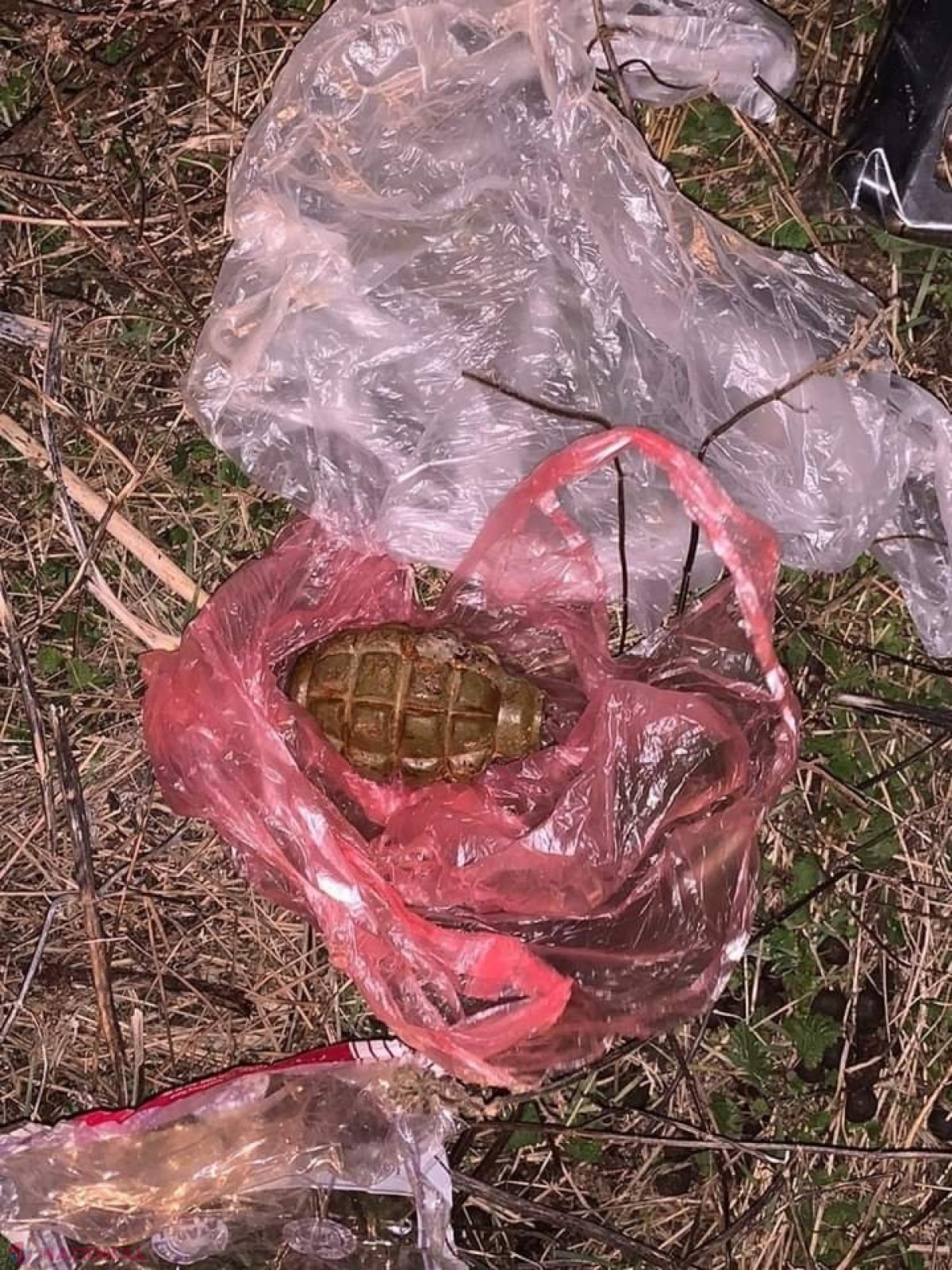 FOTO // Pistolarul de la Criuleni, care a ÎMPUŞCAT și rănit grav trei persoane, a fost REŢINUT. Acesta a tras şi în angajaţii de la