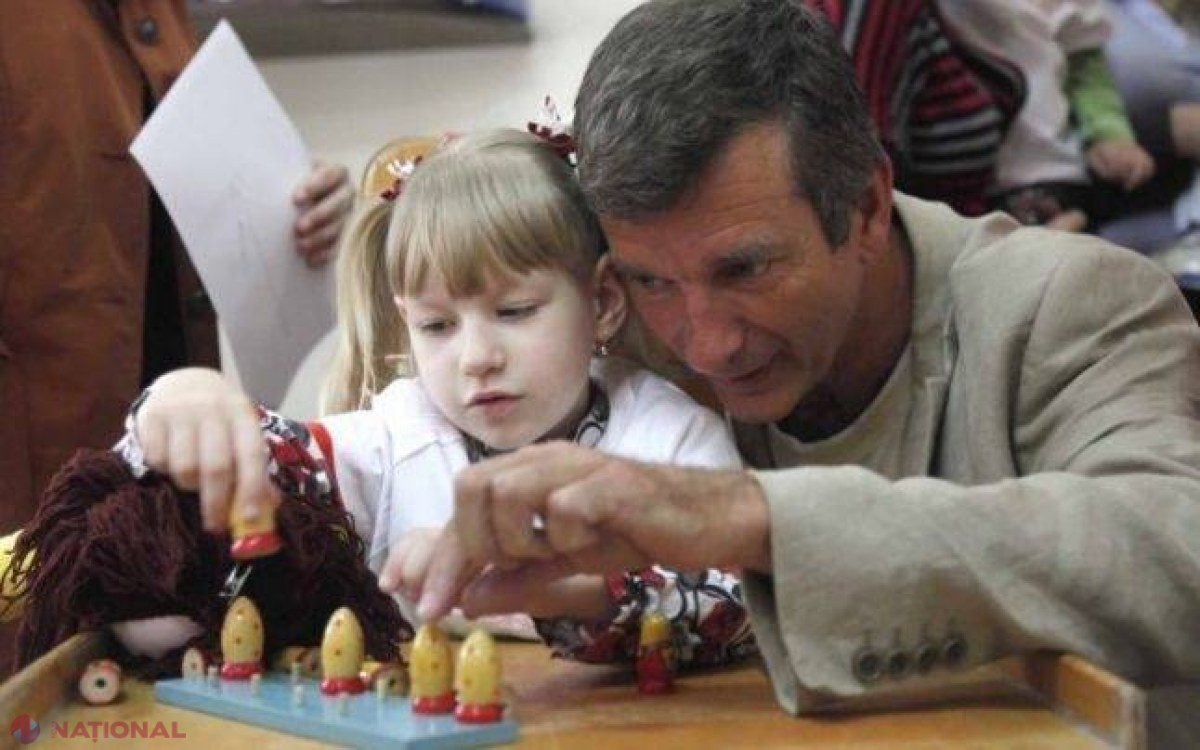 Tony Hawks, autorul cărții „Tenis cu moldovenii”, vine la Chișinău!