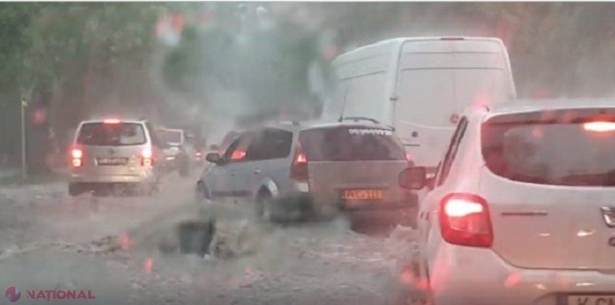 VIDEO // Imagini „apocaliptice” în Chișinău: Șoferii, nevoiți să conducă prin șuvoiae 