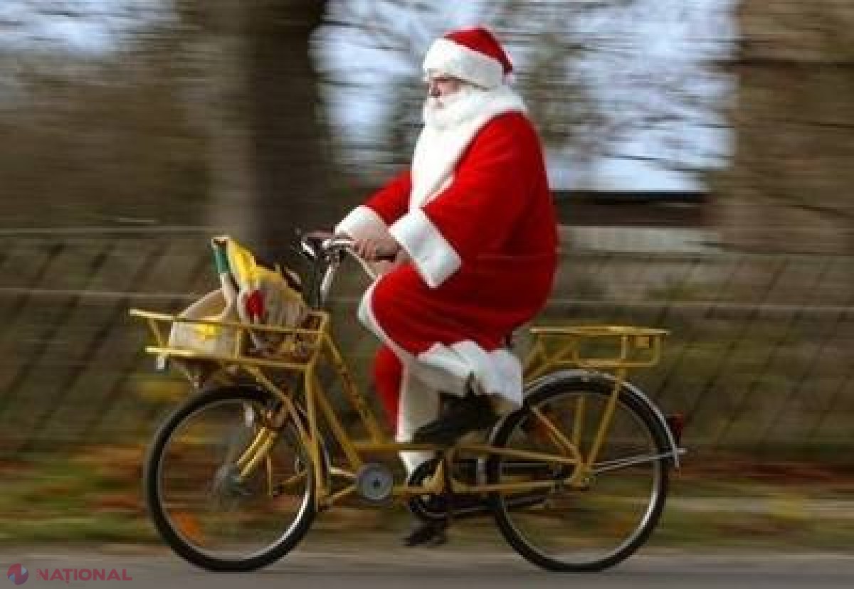 Moși Crăciuni pe BICICLETE!