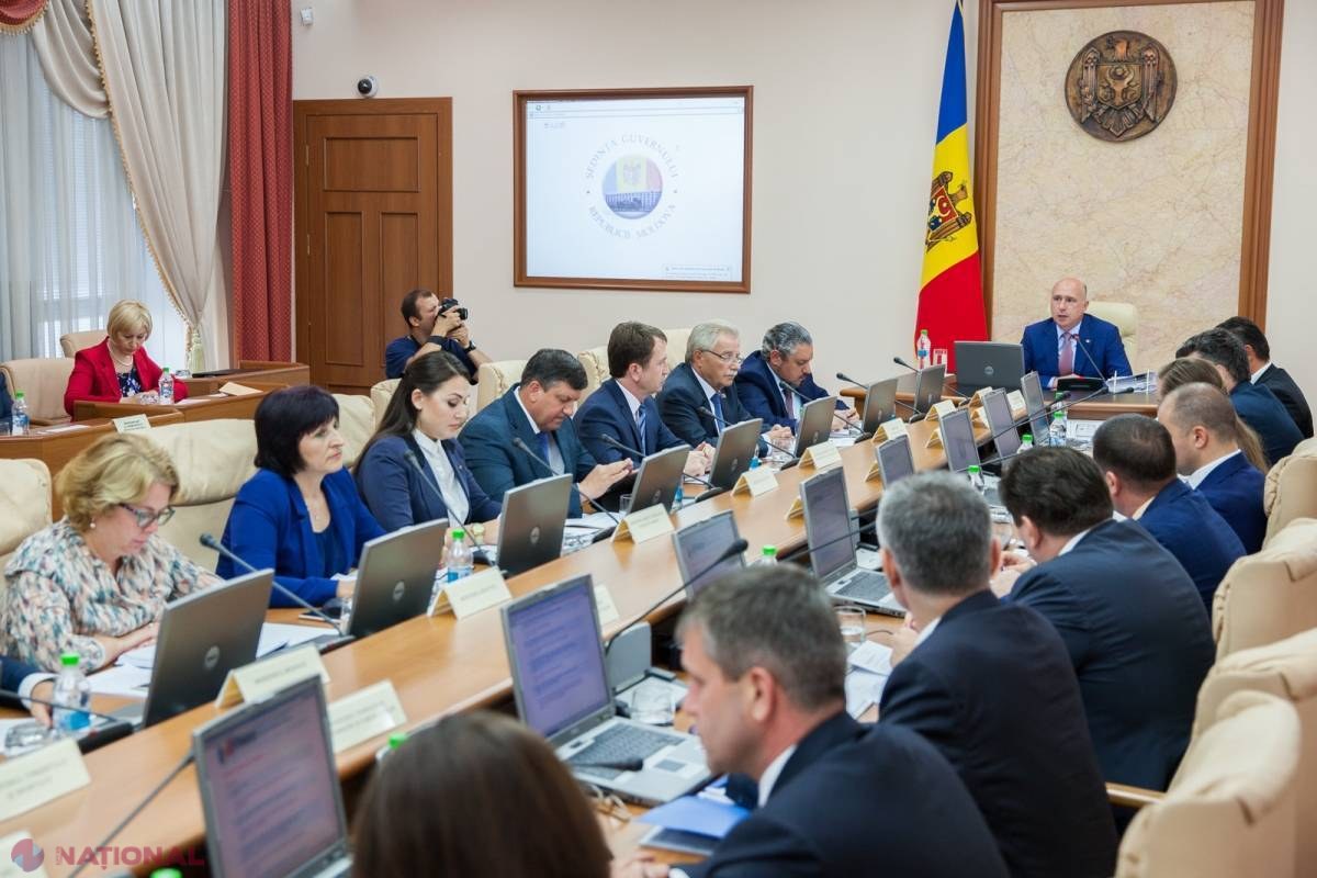 77 de elevi și studenți vor beneficia de BURSE speciale de la stat. Aceasta variază între 800 și 1 350 de lei