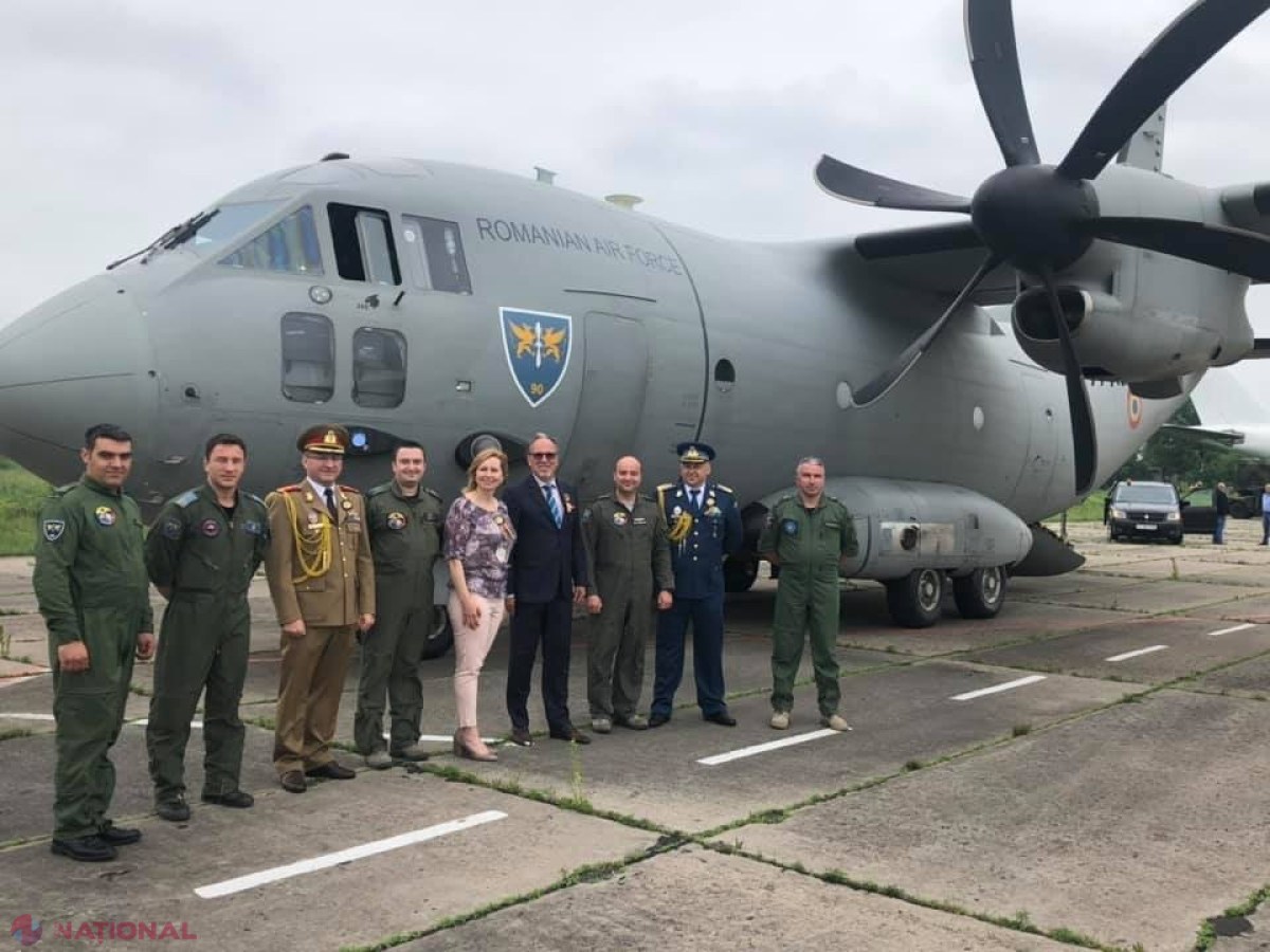 FOTO, VIDEO // Show aviatic: Un avion al „Romanian Air Force” a aterizat pe Aeroportul din Mărculești