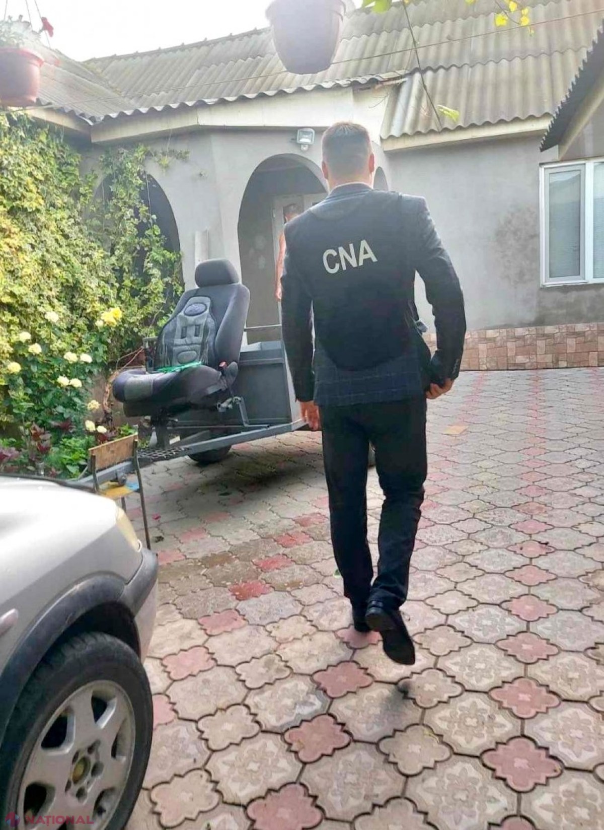 Organele de drept au DESTRUCTURAT o nouă rețea specializată în intermedierea procesului de obținere frauduloasă a permiselor de conducere. Mita ajungea și la 1 300 de euro