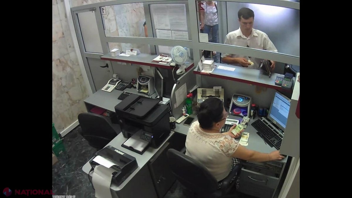 VIDEO // Ar fi FURAT 1 000 de dolari dintr-o bancă de la Chișinău: Dacă îl recunoașteți, anunțați Poliția!