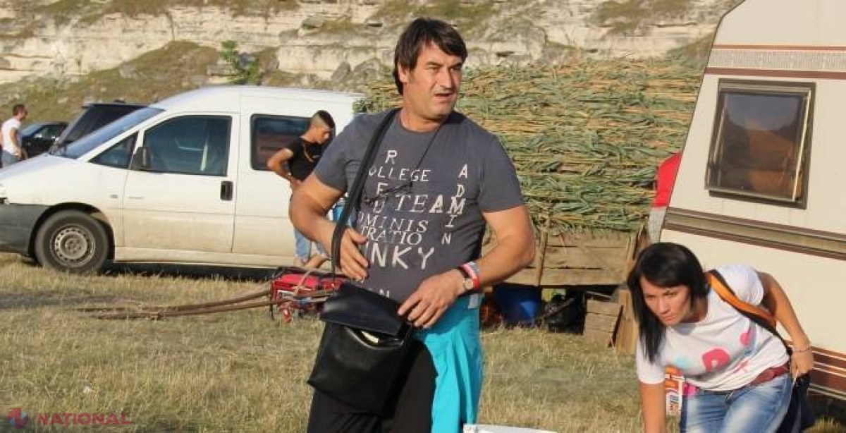 FOTO // Stilistul Victor Micușa a ajuns CONDUCĂTOR de TAXI