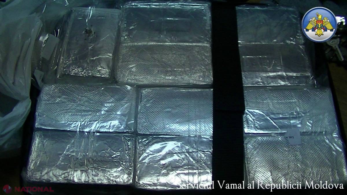 Autocar cu pasageri, OPRIT la Vama Leușeni. Ce au găsit vameșii într-un bagaj care trebuia să ajungă din Portugalia în R. Moldova