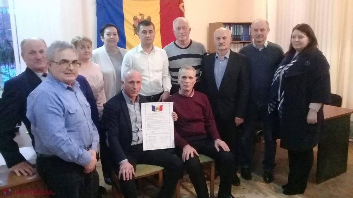 BĂTĂLIA DECLARAȚIILOR: Încă o localitate semnează Declarația de Unire cu România! Dodon se laudă că cei care o CONTESTĂ sunt mai mulți