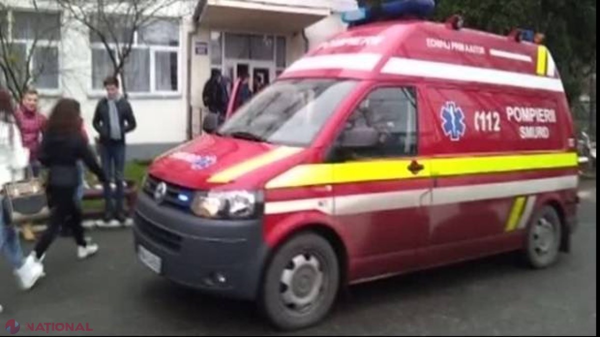 Două eleve au încercat să se sinucidă în curtea şcolii  