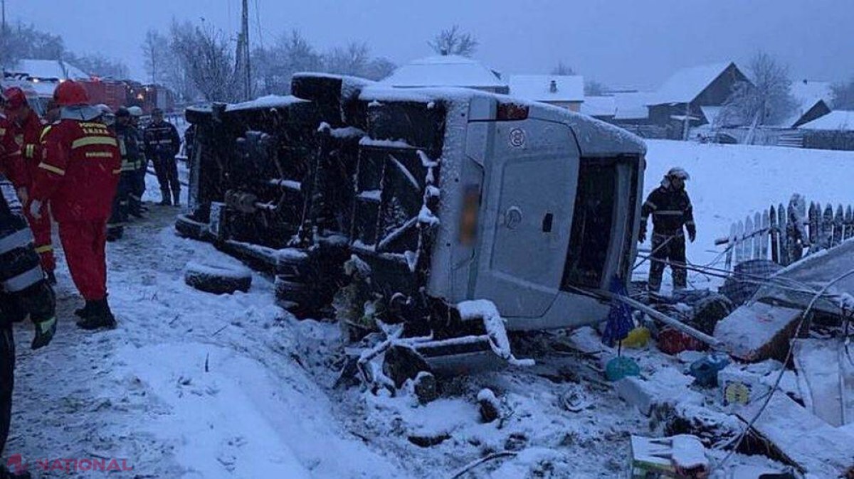 Un microbuz cu 20 de moldoveni s-a RĂSTURNAT în România. Doi pasagerii au MURIT. Premierul Filip a dispus crearea unei celule de CRIZĂ