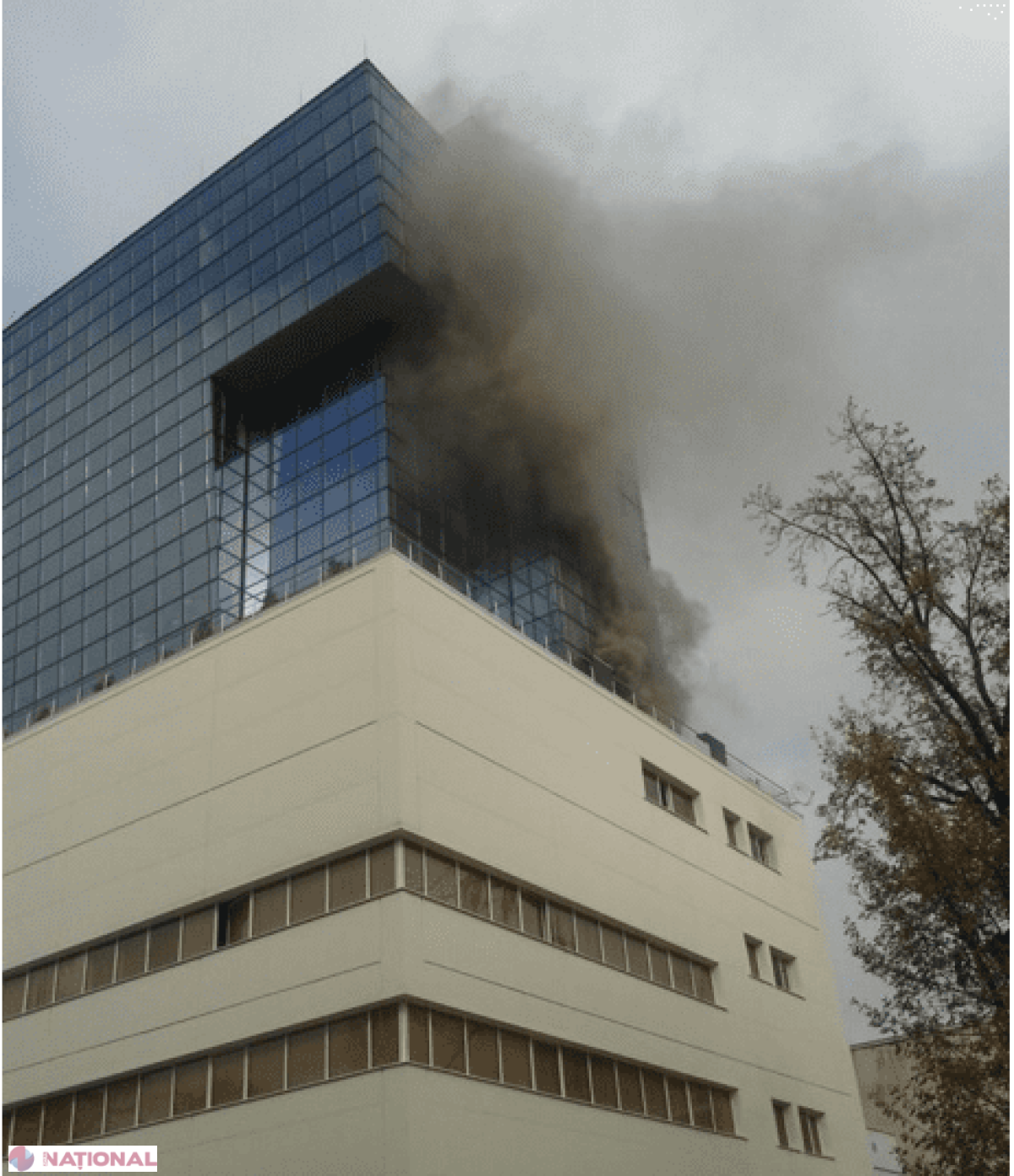 INCENDIU la un centru comercial din centrul capitalei. Șapte autospeciale trimise să stingă flăcările