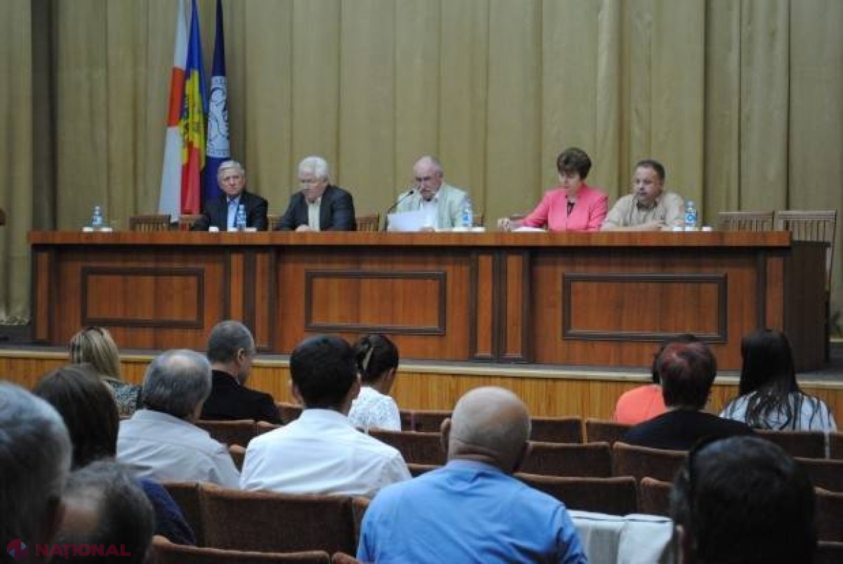 Profesorii AMENINȚĂ cu proteste. Vor salarii majorate cu 70 la sută