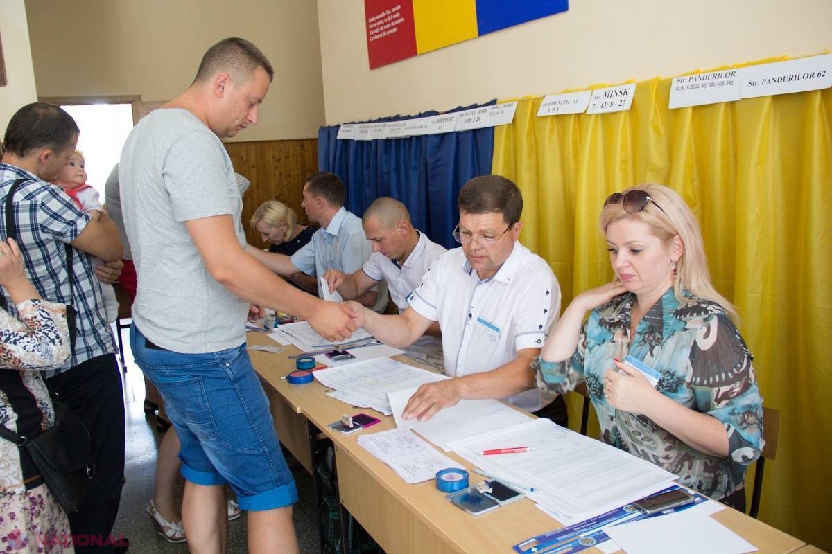 SONDAJ // Doar DOUĂ partide ar accede în viitorul Parlament: Democrații și liberalii, cei mai DETESTAȚI
