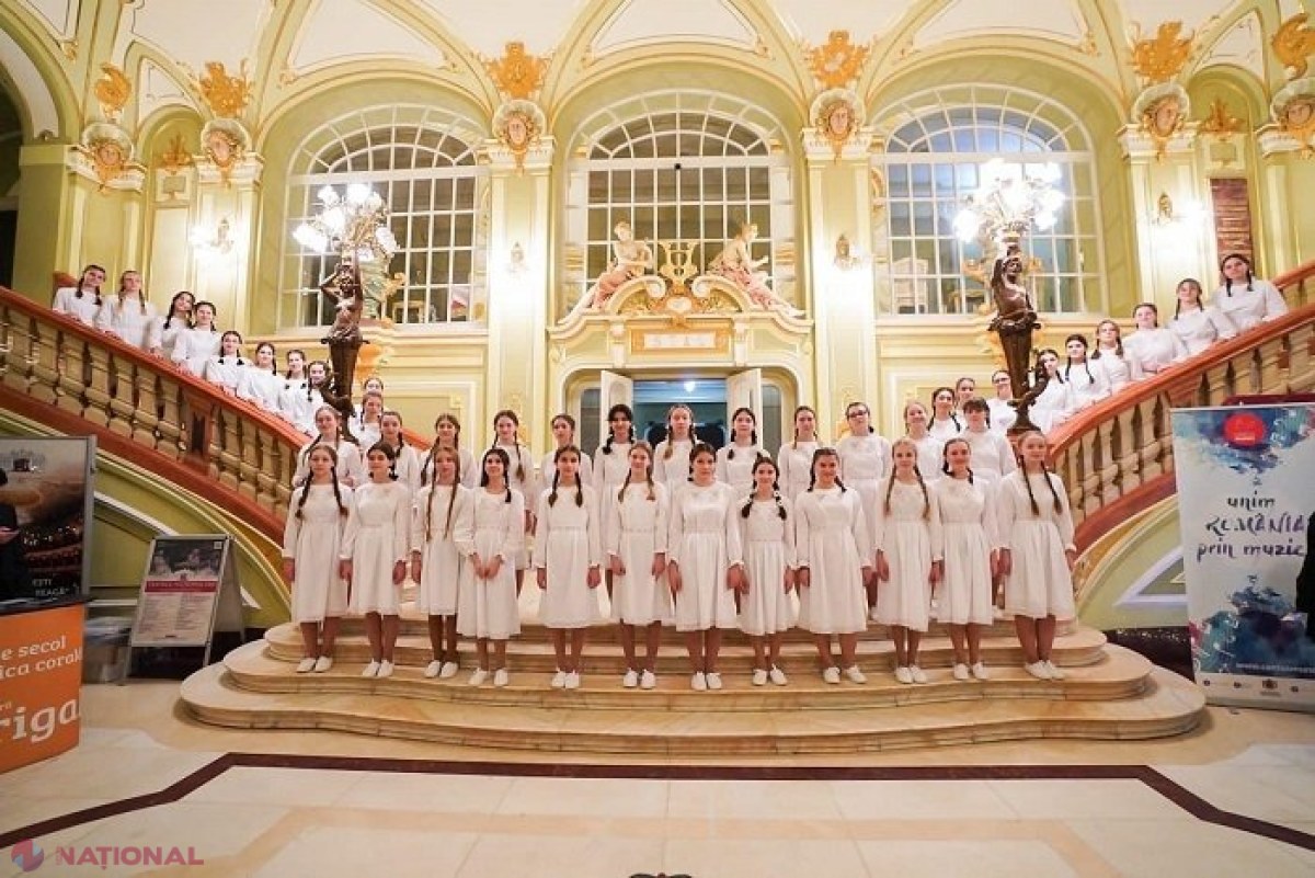 „Pe drumul Crăciunului”: Corala „Vocile primăverii” de la Liceul Teoretic „Ion Creangă” din Chișinău, concert la Iași