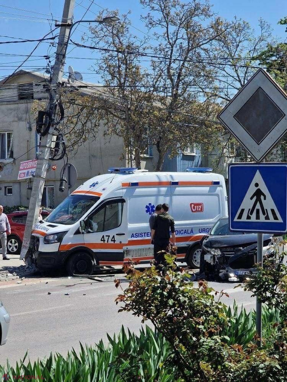 O ambulanță care ducea un pacient la spital a fost implicată într-un accident rutier grav la Cahul: Toți cei din autospecială au suferit traumatisme
