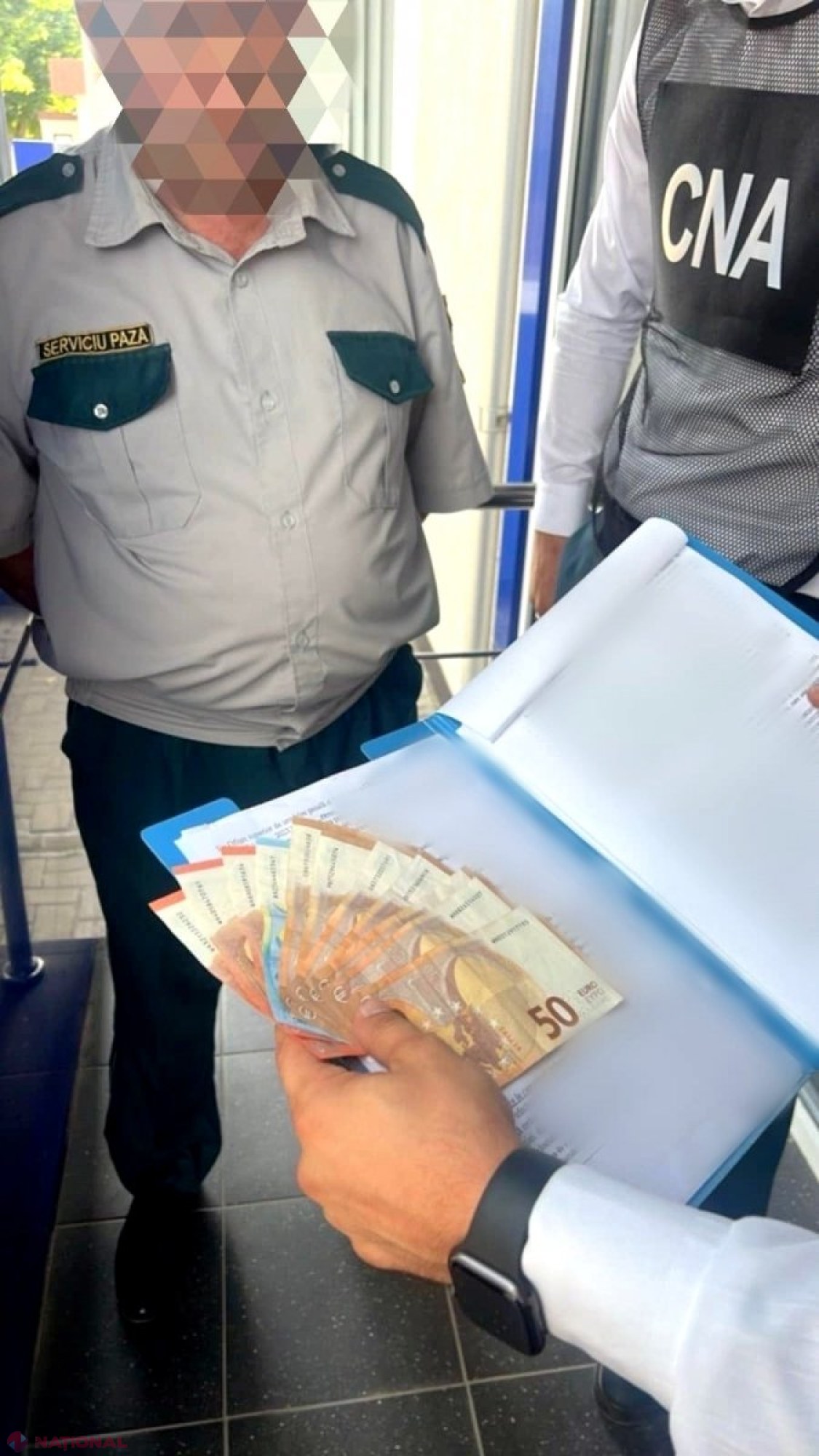 FOTO // Un bărbat cu „influență” în SÎTCCA Cahul, DENUNȚAT la CNA după ce a cerut 400 de euro pentru a facilita obținerea unui permis de conducere