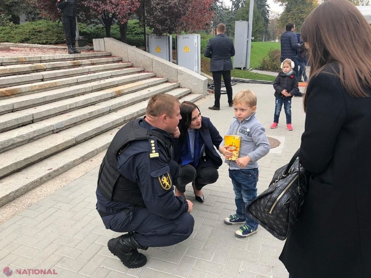 FOTO // Copilul de 4 ani PIERDUT la mitingul din PMAN și-a găsit părinții