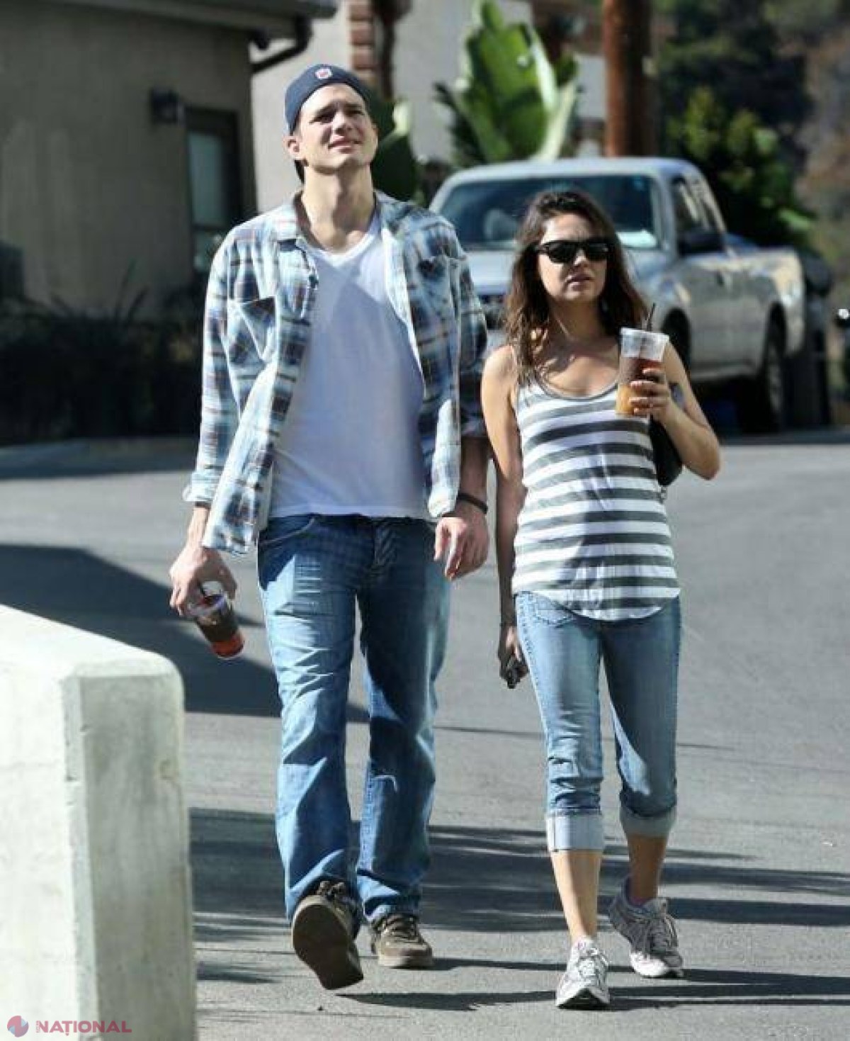 FOTO // Mila Kunis şi Ashton Kutcher vor deveni părinţi! Vezi cum arată actrița însărcinată