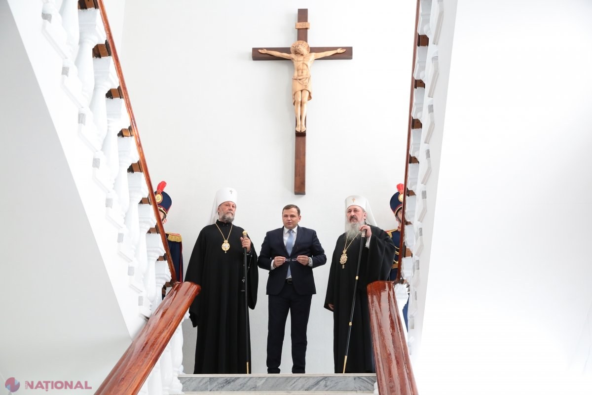 VIDEO // RĂSTIGNIRE în sediul MAI, la cererea lui Năstase: „Polițiștii, carabinierii, salvatorii, toți cei care poartă uniforma R. Moldova nu ar putea mișca nici măcar un grăunte fără puterea lui Dumnezeu și a Sfintei Cruci”