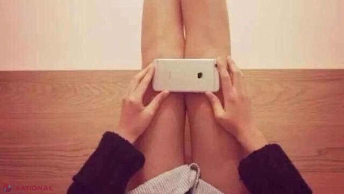 Un nou FENOMEN face ravagii pe internet. Iată pentru ce folosesc aceste tinere telefonul, atunci când sunt singure