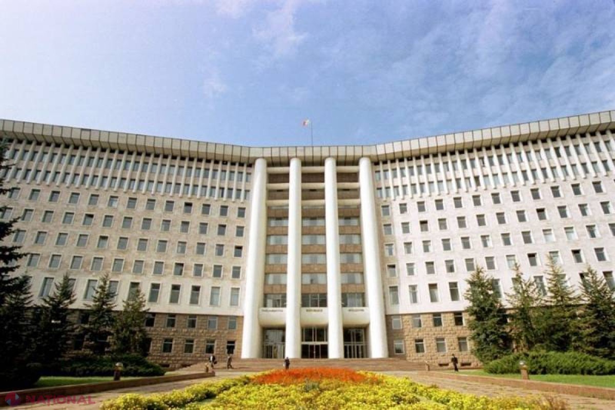 Cât ne COSTĂ deputații? Pe lângă salariile GENEROASE, primesc și indemnizații pentru tot felul de lucruri: Unii ridică și 20 de mii de lei pe lună