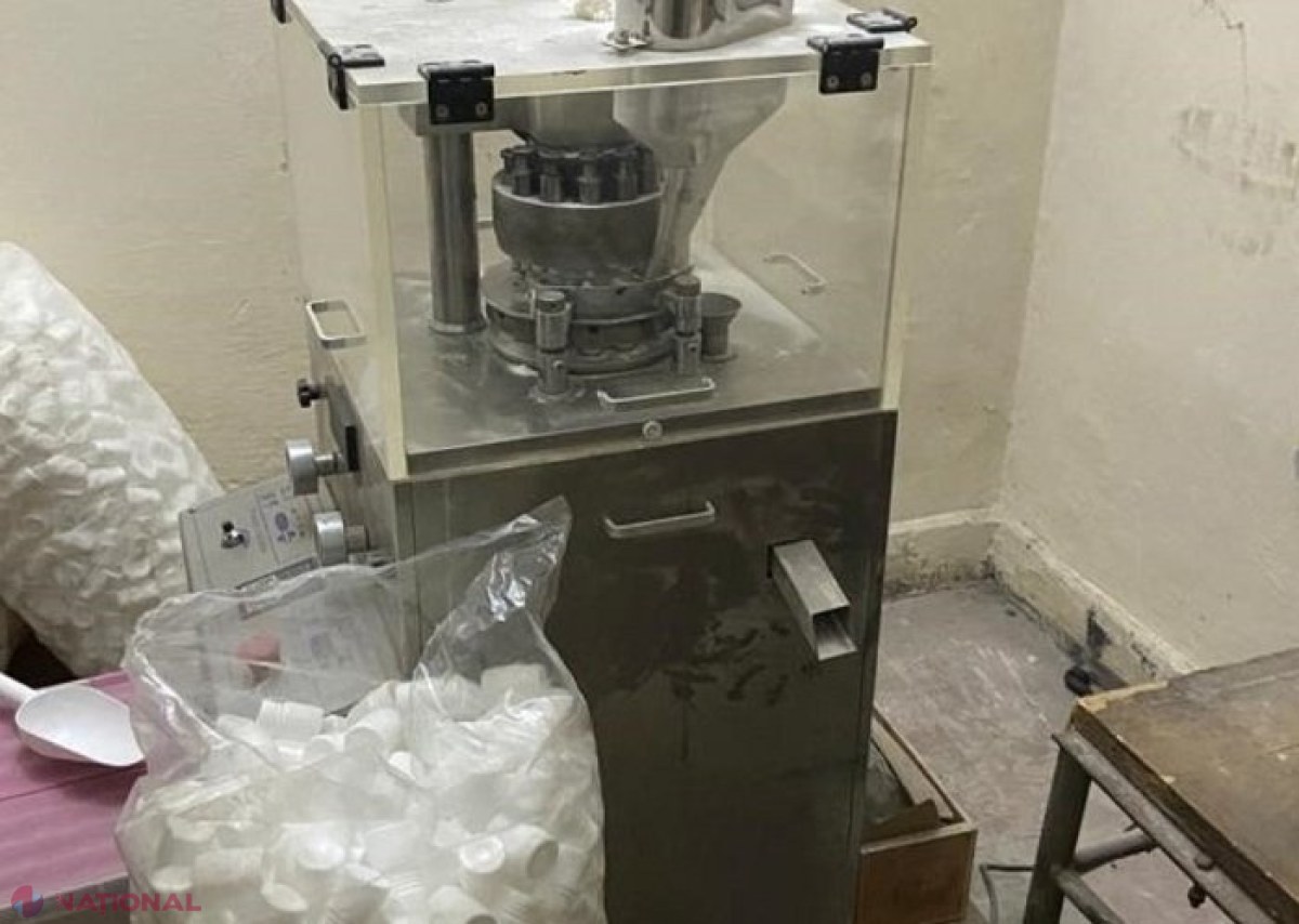 Detalii despre „afacerea” din România a moldovenilor cu dublă cetățenie: În laboratorul clandestin descoperit în Bacău se puteau produce peste un milion de doze de anabolizante 