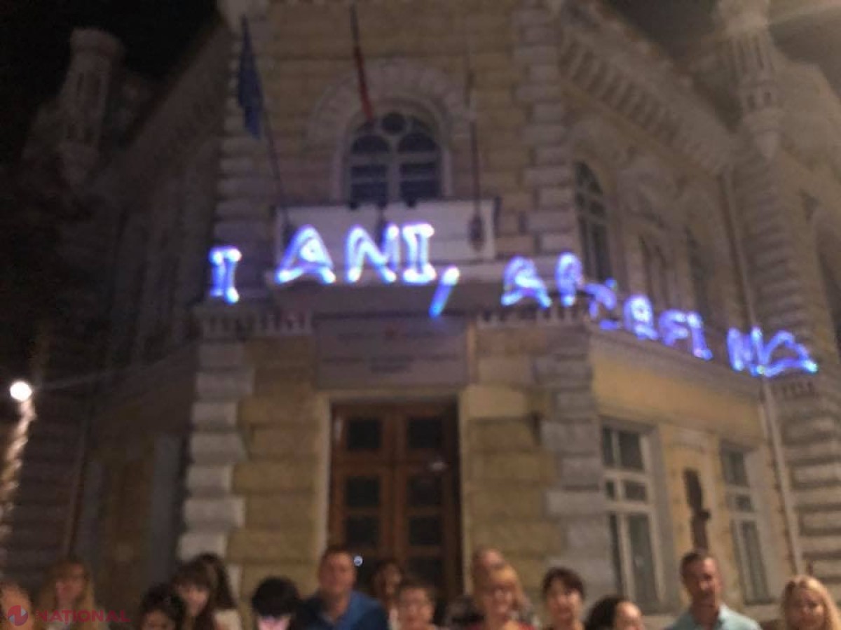 VIDEO // Clădirea din Chișinău pe care a fost proiectat mesajul „La mulți ani, Andrei Năstase”
