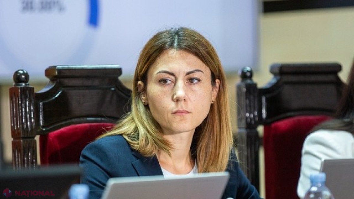 Un membru CEC demisionează din funcție și pleacă peste hotare