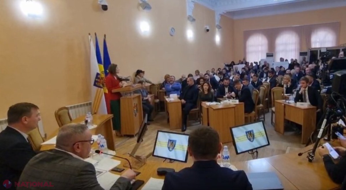VIDEO // Scandal și ÎMBRÂNCELI la prima ședință a CMC în noua componență. „Majoritatea” MAN-PSRM a refuzat să pună pe ordinea de zi chestiunea privind alocarea BANILOR pentru cei 40 de mii de copii de la grupele cu program prelungit